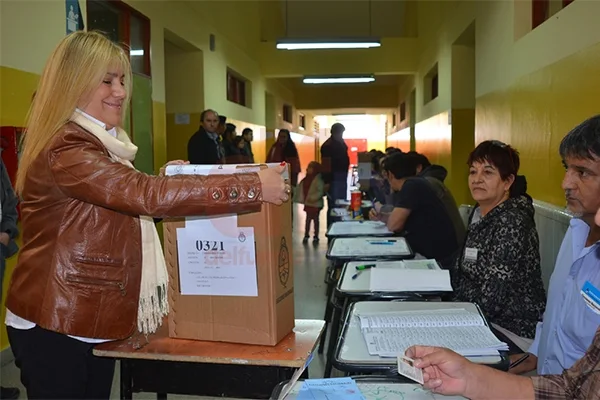 Miriam Boyadjian votó en el Colegio Comandante Luis Piedrabuena.