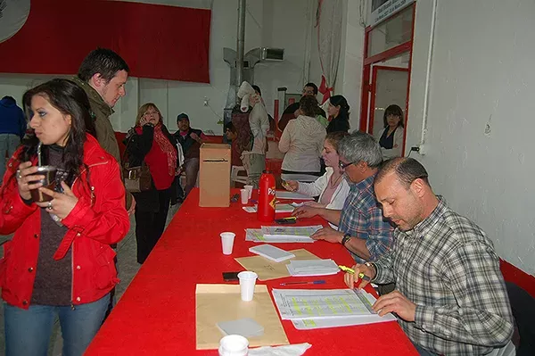 Los jóvenes radicales acudieron en mayor número a votar en Rio Grande.