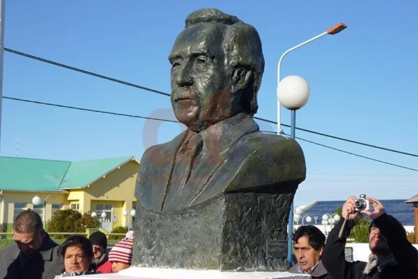 El acto oficial será en el monumento que recuerda a Raúl Alfonsín.