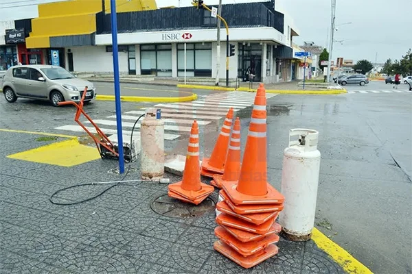 Pintado de sendas peatonales en avenidas.