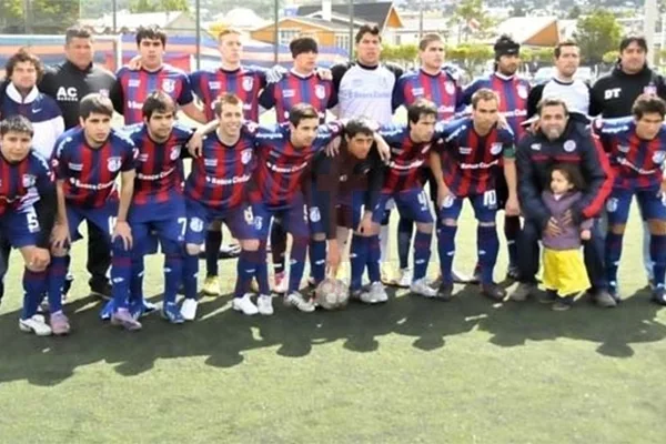 El plantel ganador, previo al inicio del cotejo.