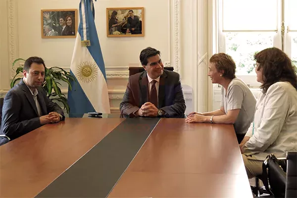 Ríos, Aramburu y Yutrovic, durante la reunión con Jorge Capitanich.