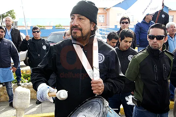 Oscar Martínez, durante la marcha en repudio de la remarcación de precios.