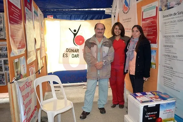 En el stand se brinda información sobre la donación de sangre.