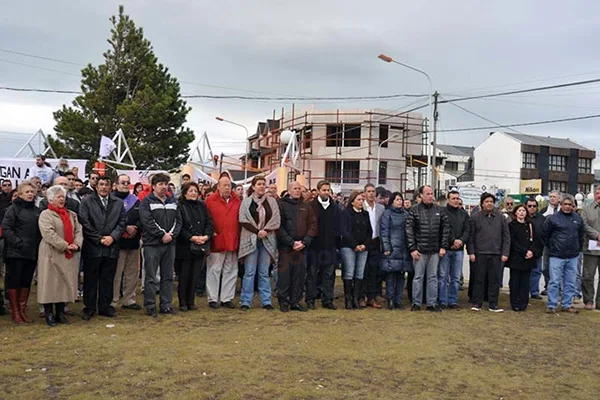 La dirigencia política fueguina acudió al acto homenaje.