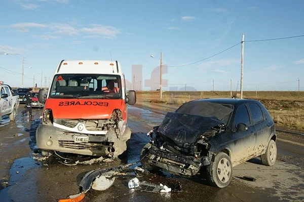 El accidente se produjo a metros del puente General Mosconi.