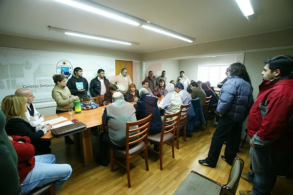 Ediles y vecinos durante la reunión de comisión.