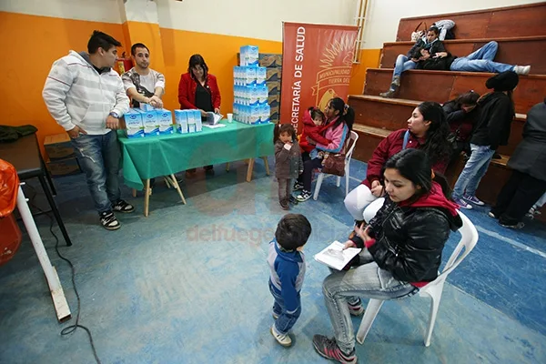 Los pacientes con menores recibieron tres kilos de leche en polvo.