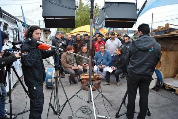 El programa televisivo se grabó en el lugar de la protesta.