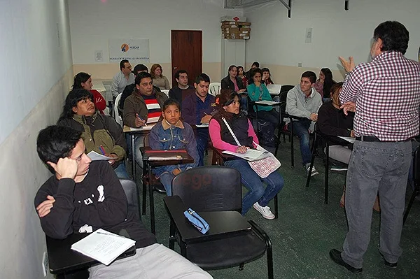 Simón Svetcoff habla ante los asistentes a la capacitación.