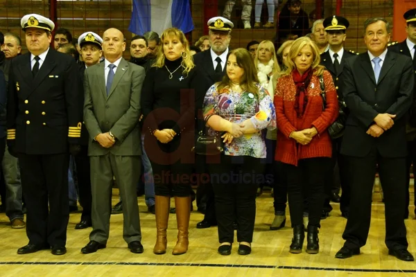 Muchas autoridades y pocos vecinos en el acto por el Día de la Bandera.