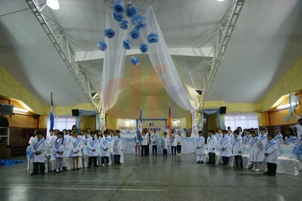 Fueron 47 los alumnos que prometieron la bandera en la Escuela 26.