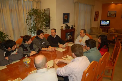 Jorge Martín junto a los alumnos y profesores de la Misión Salesiana