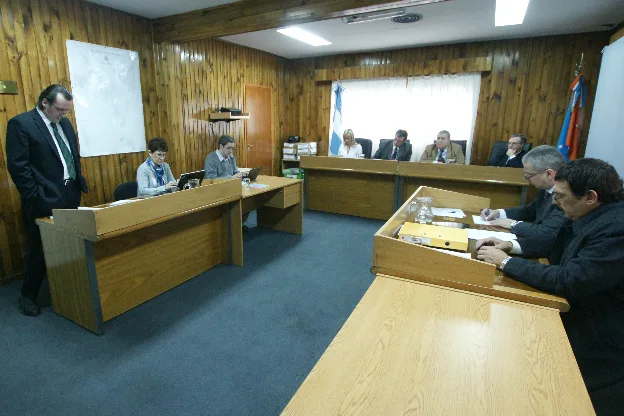 Quadrini alega ante el Tribunal de Juicio. Enfrente, Arias.