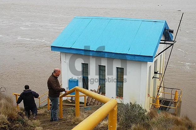 Coldorf al momento de visitar una de las estaciones de bombeo.