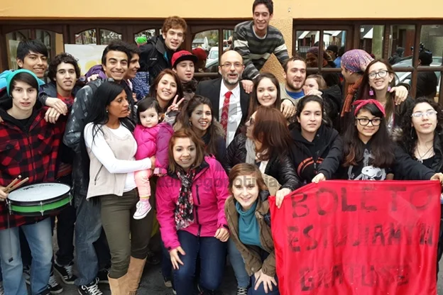 Bocchicchio junto a los estudiantes que acudieron a la sesión.