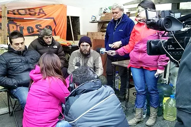 Catena encabezó el anuncio junto a Gómez y dirigentes del SIPROSA.