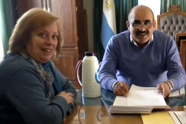 Rodríguez junto a Mirta Ferrari, durante el encuentro en el Concejo Deliberante.