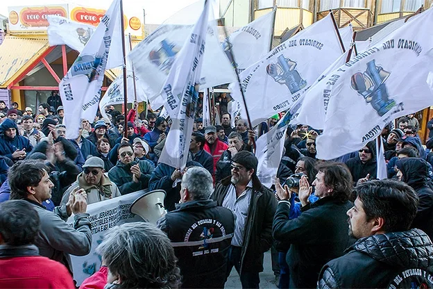 Más de 500 trabajadores marcharon a la Legislatura. (foto: Prensa Legislativa)