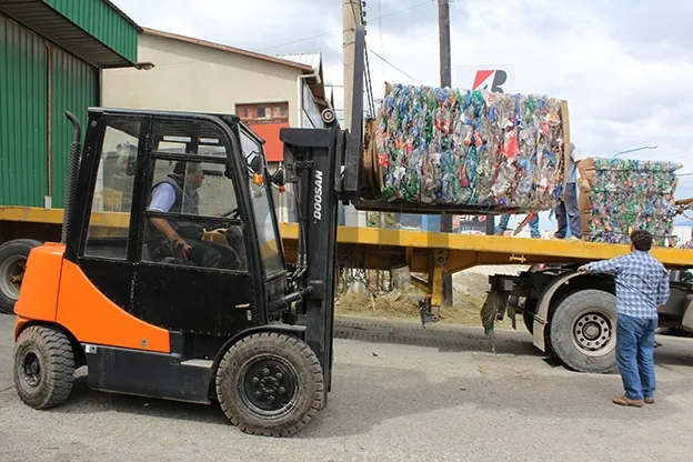 Los envases compactados se envían fuera de la provincia.