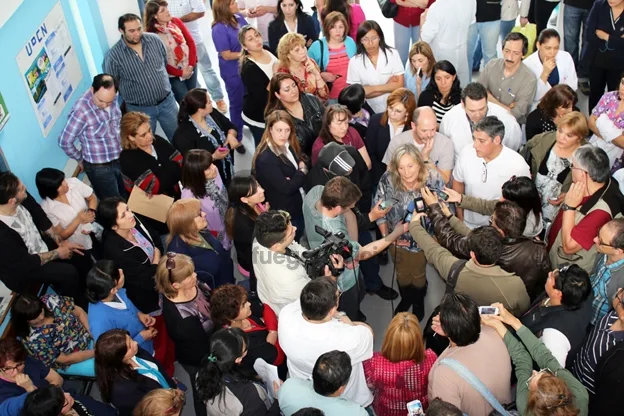 Habla Chapperon. La escuchan los asambleistas.