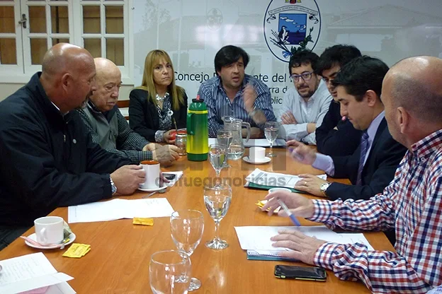 El cuerpo a pleno escuchó la ponencia de Jorge Coldorf.