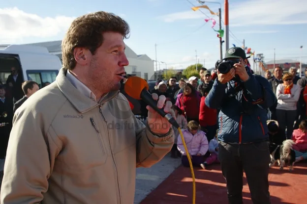 Gustavo Melella celebró que el barrio tenga nueva plaza.