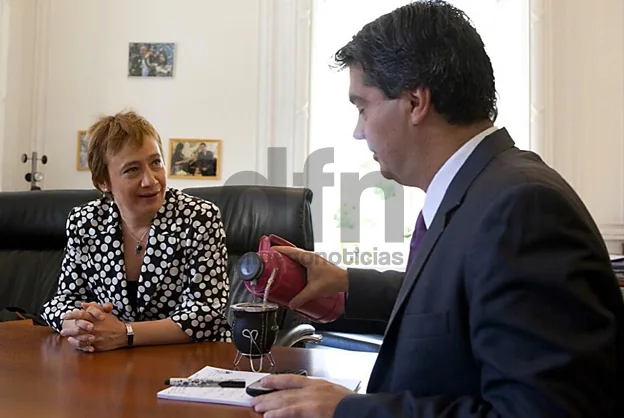 Fabiana Ríos durante una de sus últimas reuniones con Jorge Capitanich.