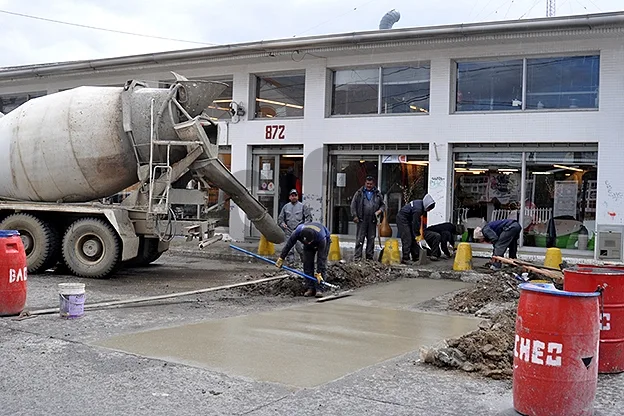 Los trabajos se llevan adelante en varias calles de la ciudad.