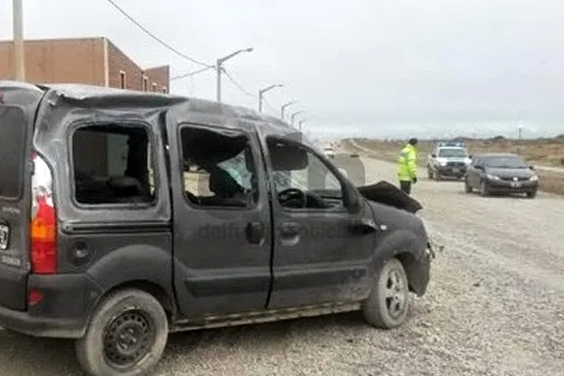 La camioneta sufrió severos daños estructurales.