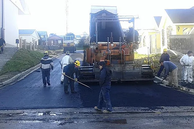 La pavimentación se divide en varios tramos.