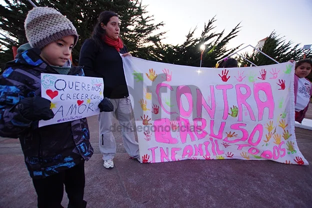 Pocos vecinos se sumaron a la protesta contra el abuso infantil.