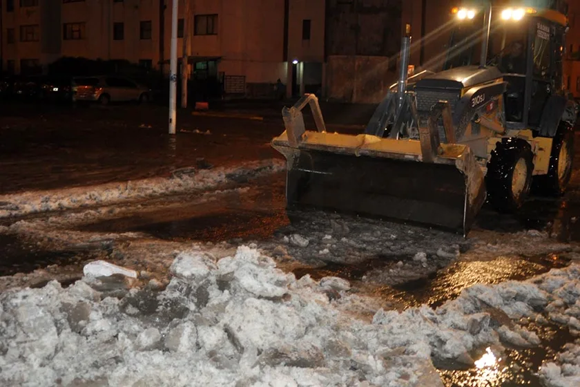 El hielo se acumulaba por la pérdida de agua en la zona.