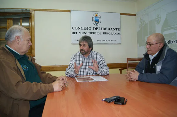 Raúl Moreia junto a Luis Ramírez y Angel Cano.