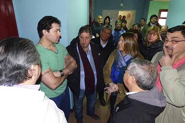 Collia junto a Bertone durante la visita al Hospital Regional Río Grande.