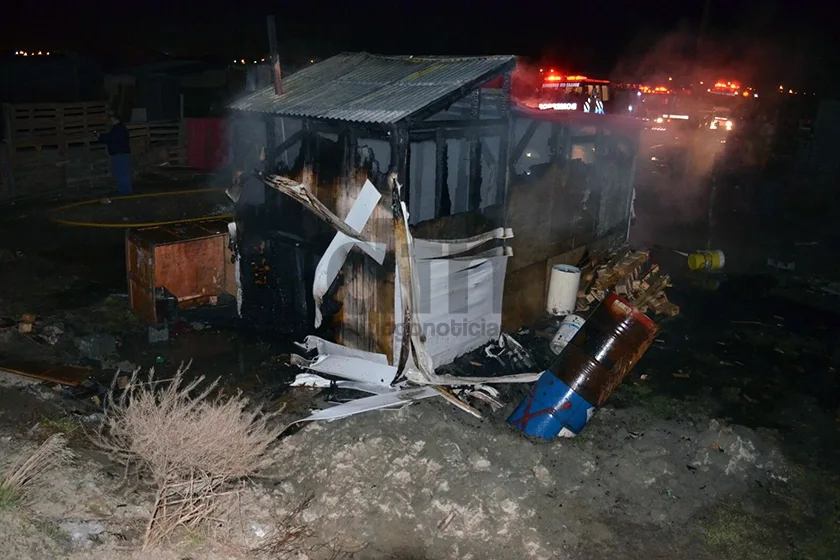 La casilla fue consumida por el fuego en cuestión de minutos.