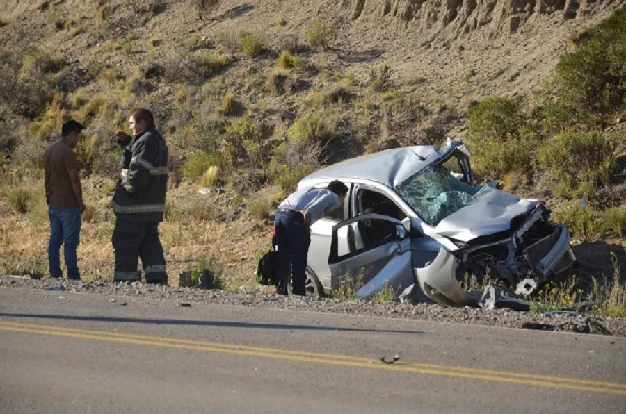 Comodoro Rivadavia: Un muerto y tres heridos al chocar una camioneta y un auto en la ruta 26