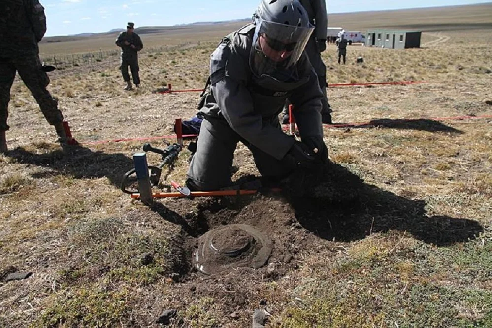 Ejército chileno reinicia trabajos de desminado en la frontera