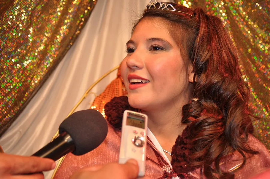 Carolina Estrada de 18 años es la nueva reina del Carnaval