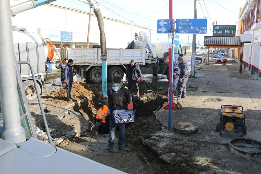 Importante recambio de cámaras cloacales en el casco viejo