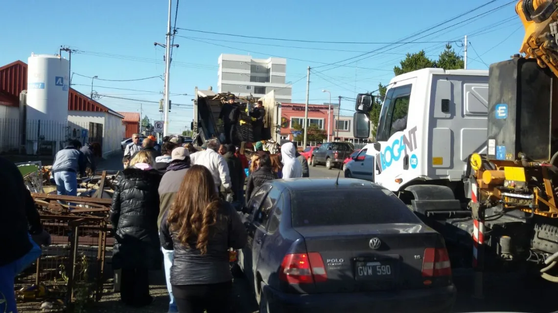 Vecinos realizaron una gran limpieza en los alrededores del Hospital