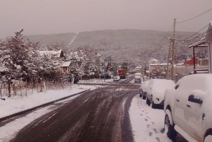 Ushuaia amaneció bajo el tradicional manto blanco