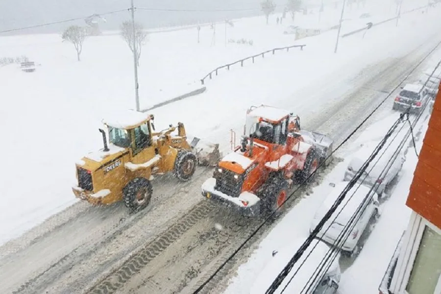 La repentina tormenta de nieve de Ushuaia causa problemas