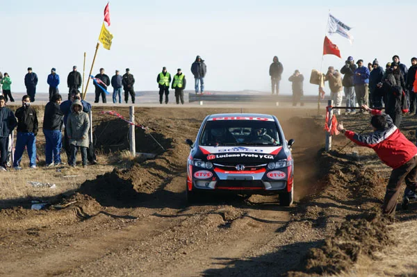 Daniel Preto llevó al límite a su Honda Civic. GALERIA DE IMAGENES