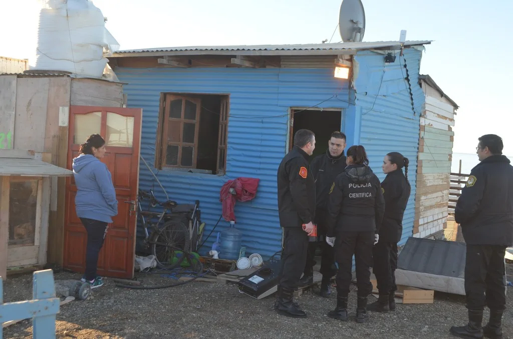 Una joven pareja y su bebé fallecieron intoxicados por monóxido de carbono