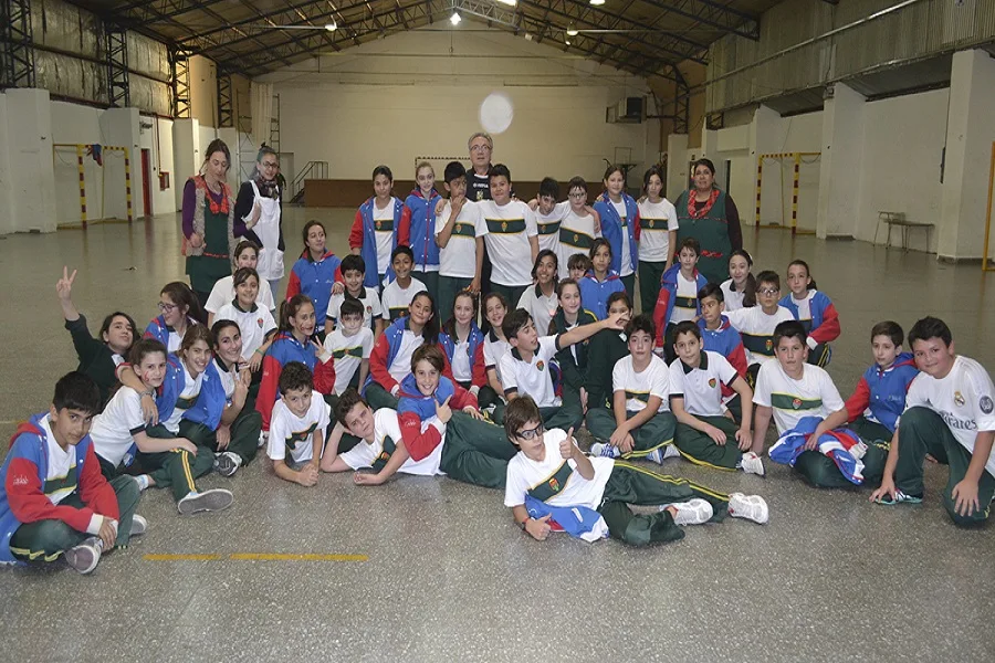  Los chicos de la EADEB festejaron el cumpleaños del Decano de la UTN