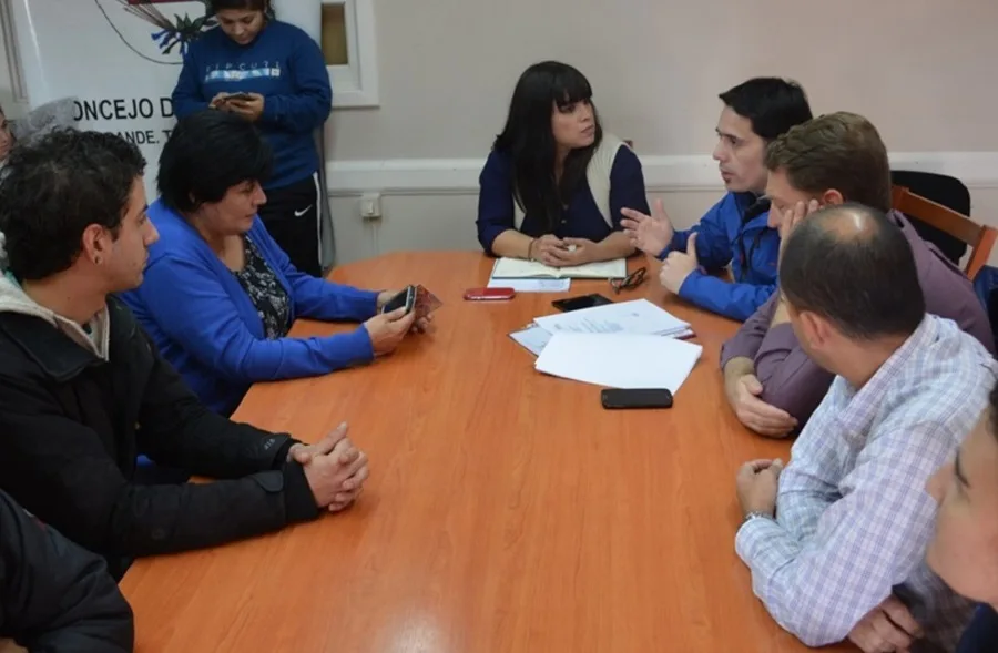 Interiorizan a concejales sobre el estacionamiento medido