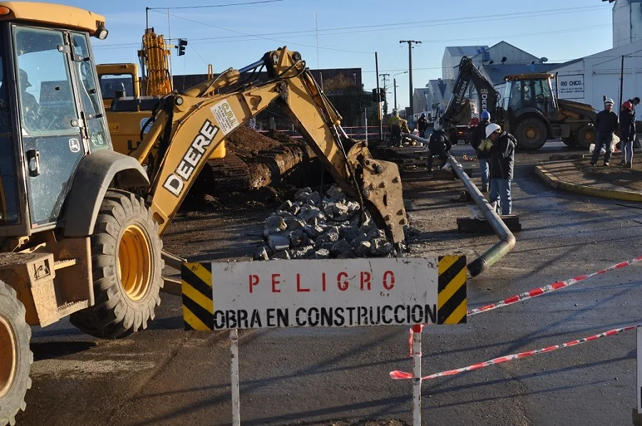 Comenzaron los trabajos para el cruce de un aliviador de la red cloacal