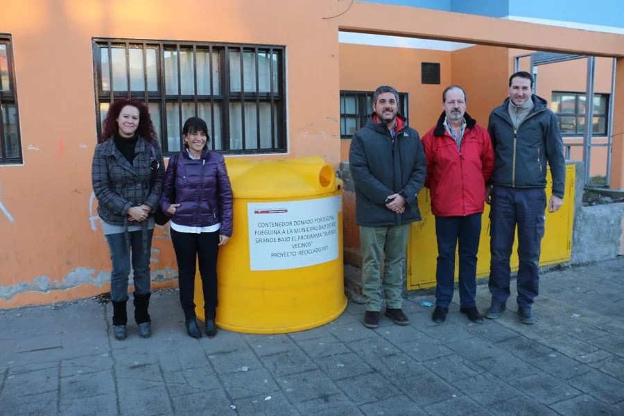 Se colocó un "Eco Punto" de acopio de envases PET en la escuela  n°32