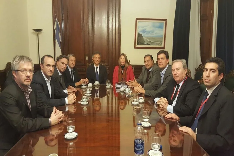 Reunión con senadores y Ministro de la Producción